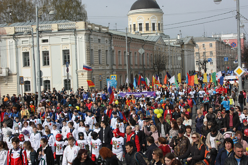 В Твери в Первомайской демонстрации приняло участие более 16 тысяч человек